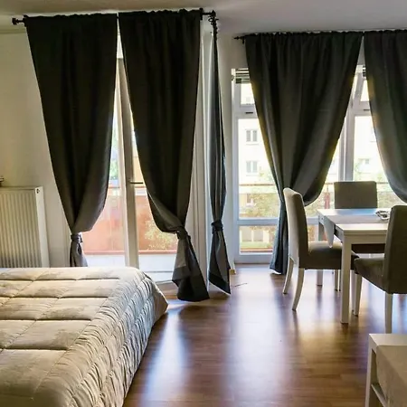 Bright And Quiet Flat With A Balcony * München